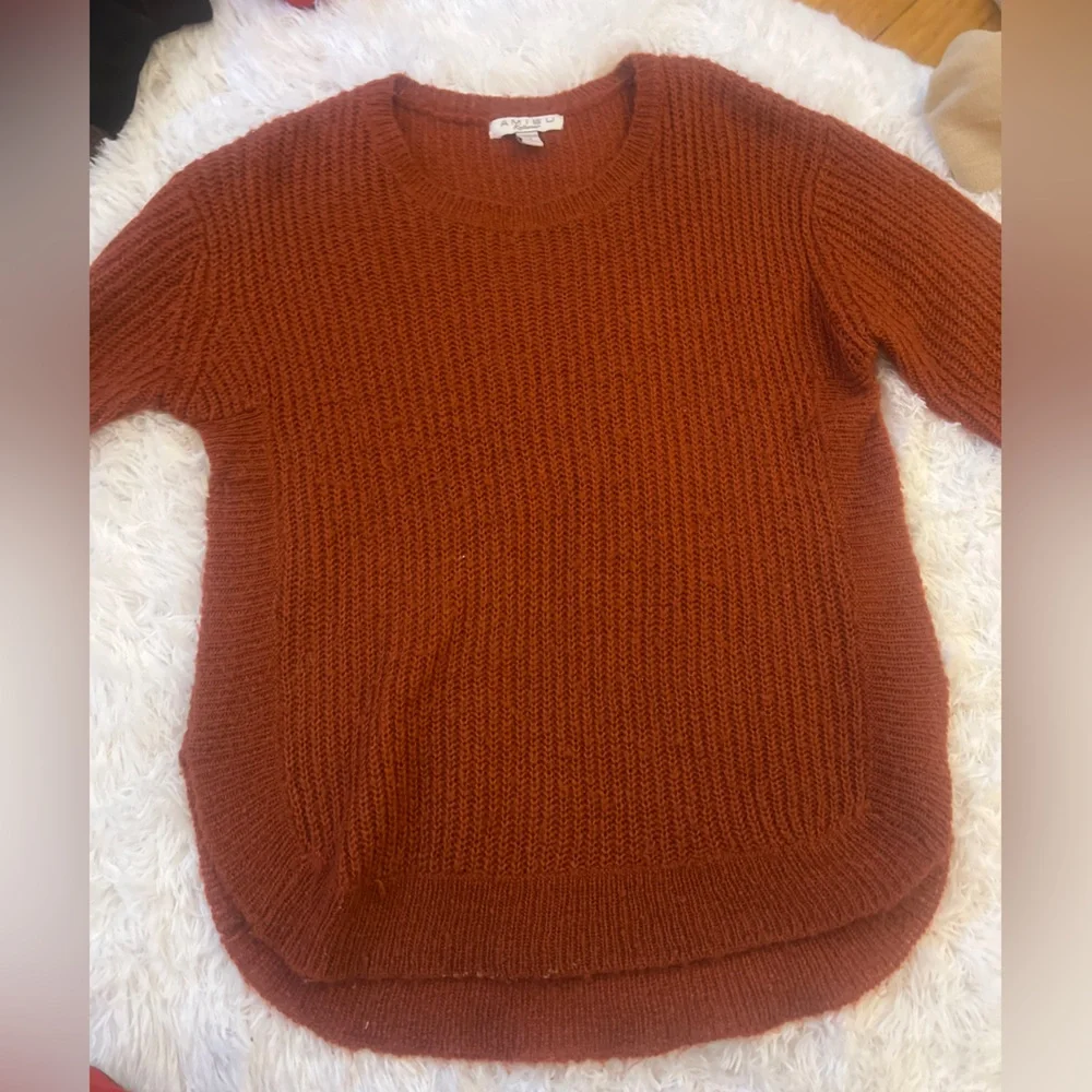Gorgeous and Comfy Sweater! - Picture 1 of 6